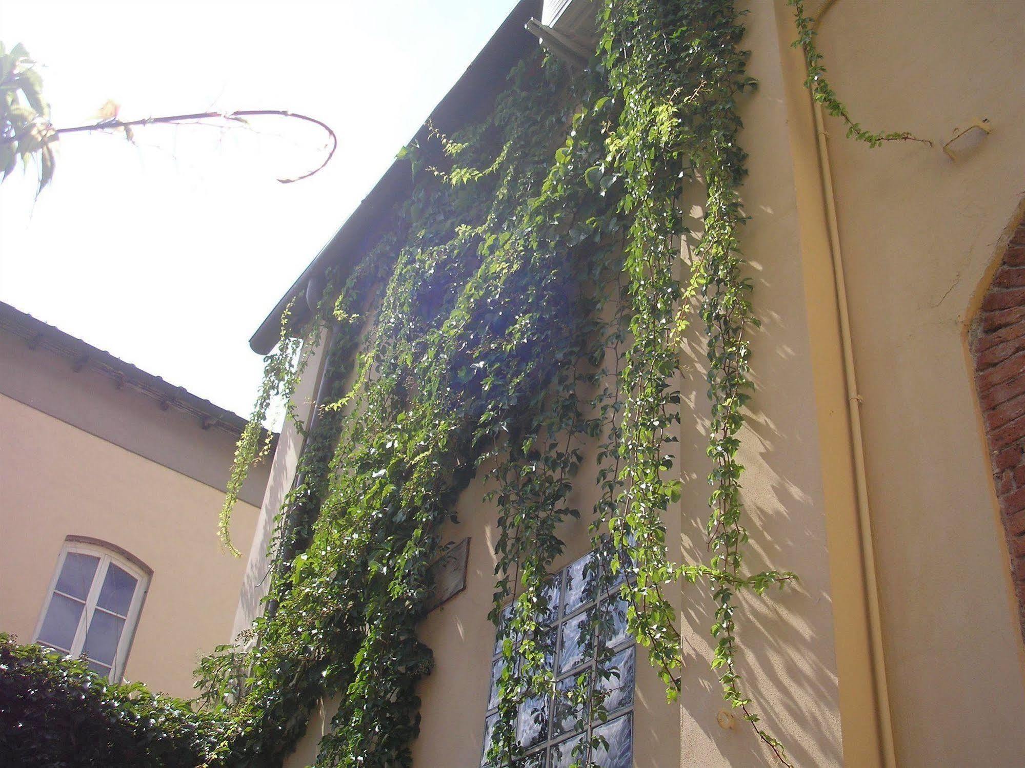 Antica Residenza Santa Chiara -City Center Hotel Lucca Exterior photo